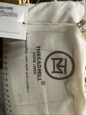 Threadmill Cotton King Blanket, Herringbone, Beige, All-Season Breathable
100% C